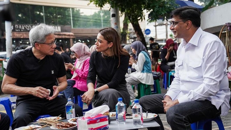 CEO Nvidia Jensen Huang makan Gulai Tikungan (gultik) di Jakarta. (Instagram/vikram_sinha)