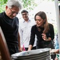 CEO Nvidia Jensen Huang makan Gulai Tikungan (gultik) di Jakarta. (Dok. Indosat)
