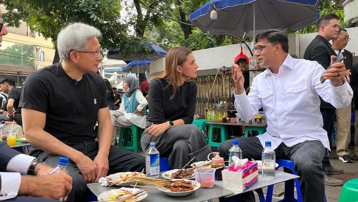 CEO Nvidia Jensen Huang makan Gulai Tikungan (gultik) di Jakarta. (Instagram/vikram_sinha)