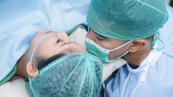 Foto Persalinan Erina Gudono yang Baru Diungkap, Penuh Haru Didampingi Suami