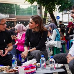 Komentar Manusia Rp 2.000 Triliun Pertama Kali Makan Gultik di Blok M