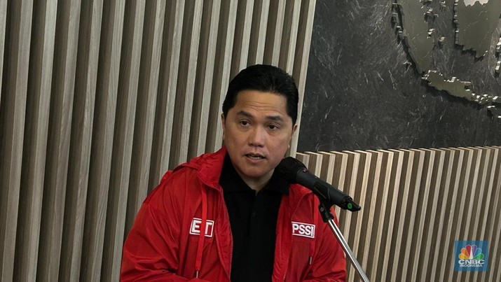 Ketua Umum PSSI Erick Thohir di Kementerian BUMN, Kota Jakarta Pusat. (CNBC Indonesia/Zefanya Aprilia)