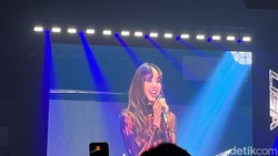 Lisa Buka Fan Meetup di Jakarta dengan Letusan!