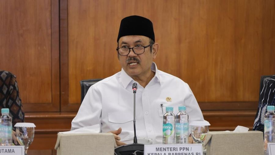 Menteri PPN/Kepala Bappenas Rachmat Pambudy meninjau PT Pindad (Persero) untuk melihat perkembangan industri pertahanan dalam negeri dan mendiskusikan strategi menuju kemandirian industri alutsista dalam rangka menyambut Indonesia Emas 2045. (Dok. Kementerian PPN/Kepala Bappenas)