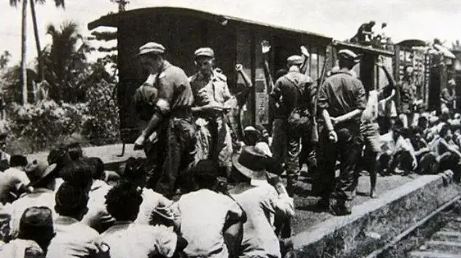 Pada abad ke-17 hingga ke-20, Indonesia merupakan salah satu wilayah yang mengalami penjajahan oleh berbagai kekuatan kolonial Eropa, termasuk Belanda. Salah satu aspek paling kontroversial dari era penjajahan Belanda di Indonesia adalah praktik “kerja paksa” atau “rodi”. (Dok: Gallery Nasional)