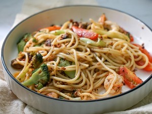 Resep Aglio Olio Sayuran yang Mulur Pedas dan Segar