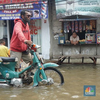 Penampakan Banjir Rob Terjang Penjaringan, Banjir Sebetis-Motor Mogok