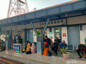 Daftar 7 KA Alami Keterlambatan Buntut Truk Terguling di Perlintasan Lamongan