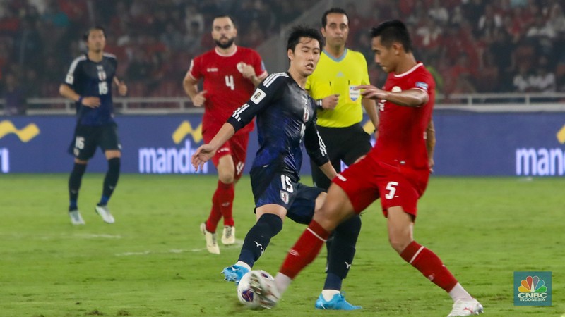 Timnas Indonesia mengalami kekalahan dari Jepang dengan skor 0-4 dalam laga lanjutan Grup C Kualifikasi Piala Dunia 2026 zona Asia yang berlangsung di Stadion Utama Gelora Bung Karno (SUGBK), Senayan, Jakarta, Jumat (15/11/2024). (CNBC Indonesia/Faisal Rahman) Timnas Indonesia mengalami kekalahan dari Jepang dengan skor 0-4 dalam laga lanjutan Grup C Kualifikasi Piala Dunia 2026 zona Asia yang berlangsung di Stadion Utama Gelora Bung Karno (SUGBK), Senayan, Jakarta, Jumat (15/11/2024). (CNBC Indonesia/Faisal Rahman)