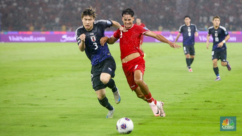 Timnas Indonesia mengalami kekalahan dari Jepang dengan skor 0-4 dalam laga lanjutan Grup C Kualifikasi Piala Dunia 2026 zona Asia yang berlangsung di Stadion Utama Gelora Bung Karno (SUGBK), Senayan, Jakarta, Jumat (15/11/2024). (CNBC Indonesia/Faisal Rahman)