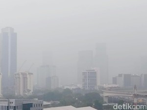 Video: Jakarta Dilanda Hujan Disertai Angin Kencang Siang Ini