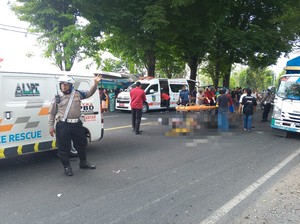 Satu Keluarga Tabrak Truk di Jombang, Bibi dan Keponakan Tewas