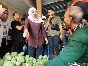 Pedagang Pasar Purwosari Pasuruan Curhat Jualan Sepi, Khofifah Siapkan Solusi