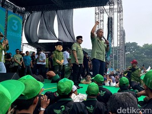 Farhan Kenang Masa Kecil Saat Kampanye di Tegallega