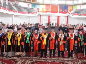 UNJA Resmi Kukuhkan 8 Guru Besar, Berikut Daftarnya