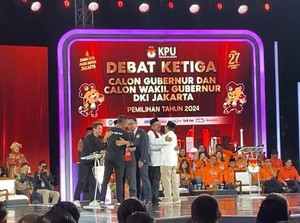 3 Paslon Pilgub Jakarta Berpelukan Usai Debat, Yel-yel Sindir RK Bergema
