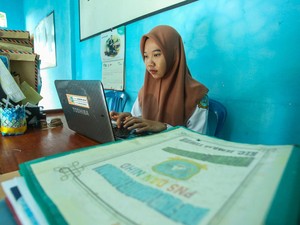 Terjang Badai-Tempuh Puluhan Km, Ini Perjuangan ASN Urus Berkas