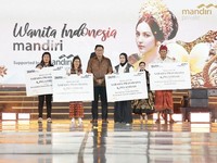Bank Mandiri Dorong Tenun Tradisional Tembus Pasar Global