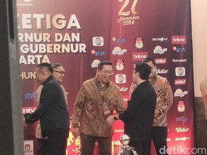 Berbaju Serba Hitam, Dharma Pongrekun-Kun Wardana Tiba di Arena Debat