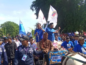 Kampanye Akbar, Luthfi-Yasin Naik Andong ke Benteng Vastenburg