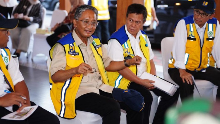 Menteri PU Doddy Hanggodo tinjau Bendungan Karangtalun. (Dok. PUPR)
