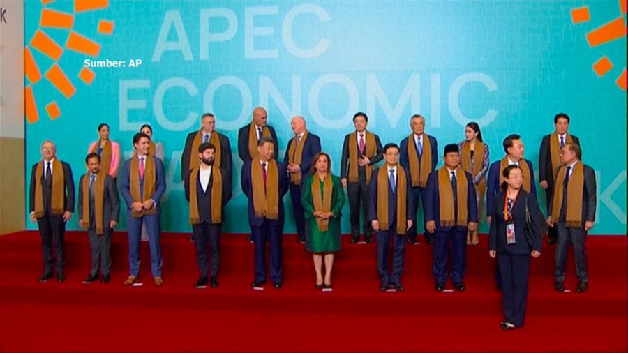 Momen Prabowo Foto Bersama Pemimpin Dunia di KTT APEC