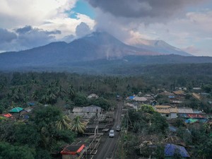 Terkena Material Erupsi, Stasiun Pemantauan Gunung Lewotobi Tersisa Tiga!