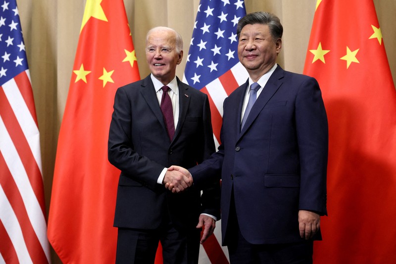 Presiden AS Joe Biden bertemu Presiden China Xi Jinping di sela-sela KTT Kerja Sama Ekonomi Asia-Pasifik (APEC) di Lima, Peru, Sabtu (16/11/2024). (REUTERS/Leah Millis)