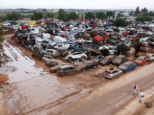 Tragedi Ratusan Ribu Mobil Jadi Rongsokan gegara Banjir Bandang