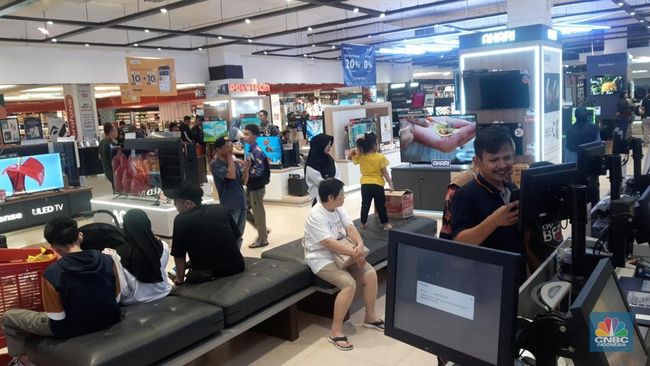 Harga Super Murah! TV Sampai Mesin Cuci Transmart Diborong Pengunjung