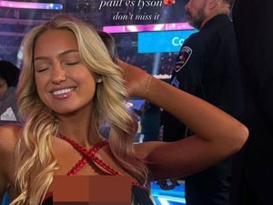 Ring Girl Viral di Pertandingan Mike Tyson Ungkap Isi DM, Sering Digoda Coach