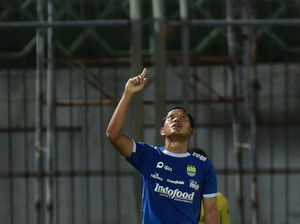 Adam Alis, Pemain Lokal yang Tetap Bersinar di Lini Tengah Persib