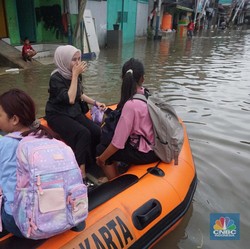 Hujan Lebat Guyur Jakarta, BMKG: Waspada Banjir dan Longsor!
