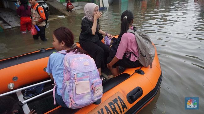 Petaka Air Bah Laut Muncul Lagi, Warga Jakarta Utara Siap Siaga!