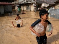 Potret Badai di Tetangga RI, Bendungan Jebol-Kota Terancam Hilang