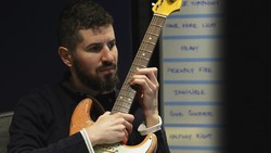 Gitaris Linkin Park Brad Delson Gak Mau Ikut Konser, Ini Alasannya