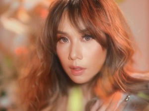 Cherly Juno Comeback Solo, Curhat Kisah Cinta Beda Budaya