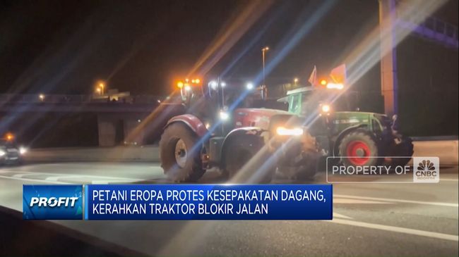 Video:Protes Perjanjian Dagang, Petani Eropa Bawa Traktor Blokir Jalan