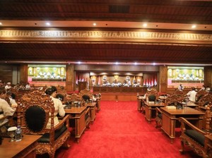 Plt Bupati Badung Beberkan Capaikan Pembangunan di Rapat Paripurna Istimewa