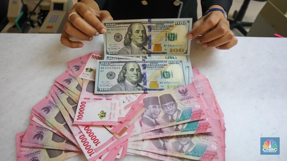Rupiah Menggila! Dolar AS Terpukul di Tengah Gejolak Timur Tengah