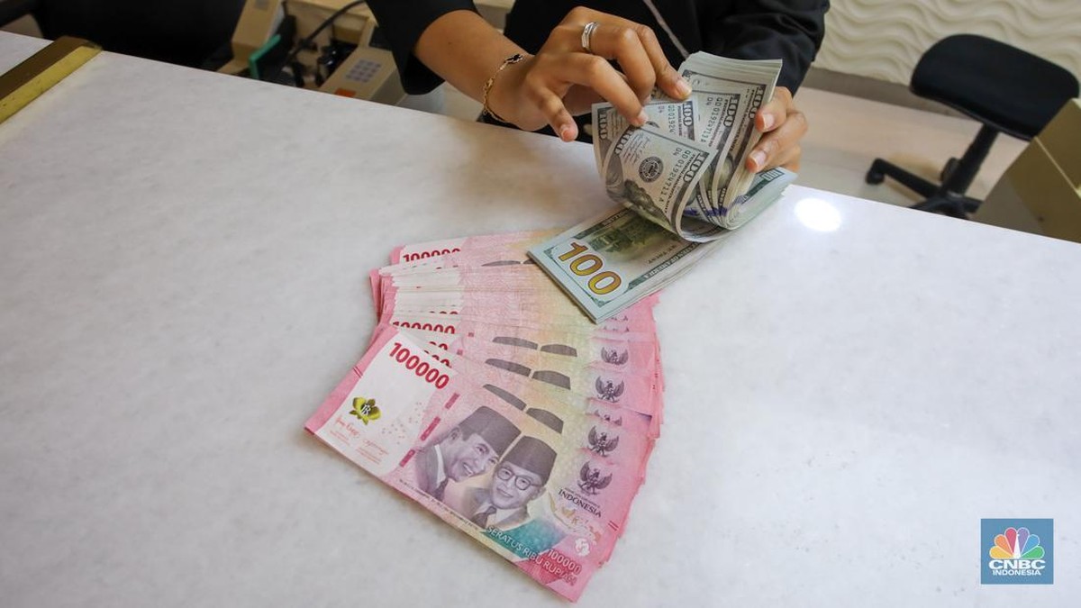 Nilai Tukar Rupiah Dibuka Menguat, Dolar AS Bertengger di Rp16.980
