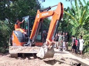 BPBD Kerahkan Alat Berat untuk Buka Akses Jalan Amblas di OKU Selatan