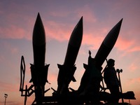 Timteng Panas! Iran Pamer Rudal Made in Teheran, Balistik-Hipersonik