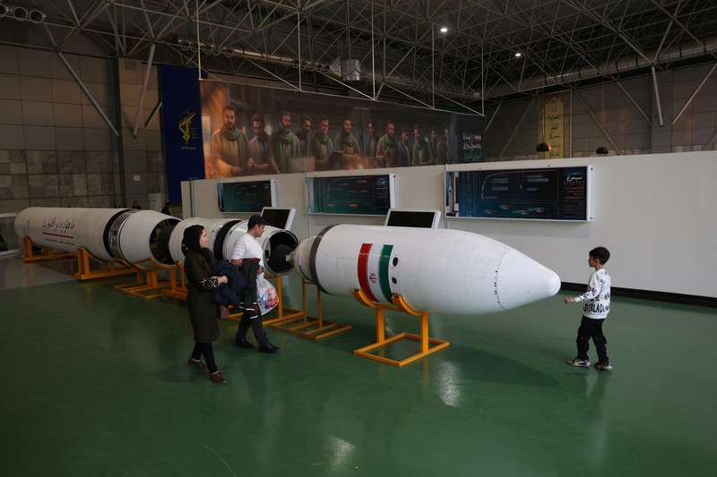 Iran memamerkan sejumlah rudal dan sistem pertahanannya di sebuah museum di Teheran, pada Jumat (15/11) di tengah ketegangan konflik di Timur Tengah. (via REUTERS/Majid Asgaripour) Iran memamerkan sejumlah rudal dan sistem pertahanannya di sebuah museum di Teheran, pada Jumat (15/11) di tengah ketegangan konflik di Timur Tengah. (via REUTERS/Majid Asgaripour)