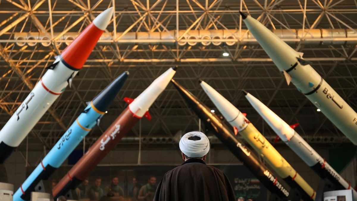 Iran Luncurkan Rudal Besar-besaran, Israel-AS Siaga Penuh