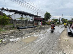 Ada Galian Pipa PDAM Tirtanadi, Jalan Bakti Helvetia Medan Rusak Parah