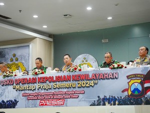 Kapolri Tinjau Command Center Polda Jatim, Terima Laporan Operasi Mantap Praja