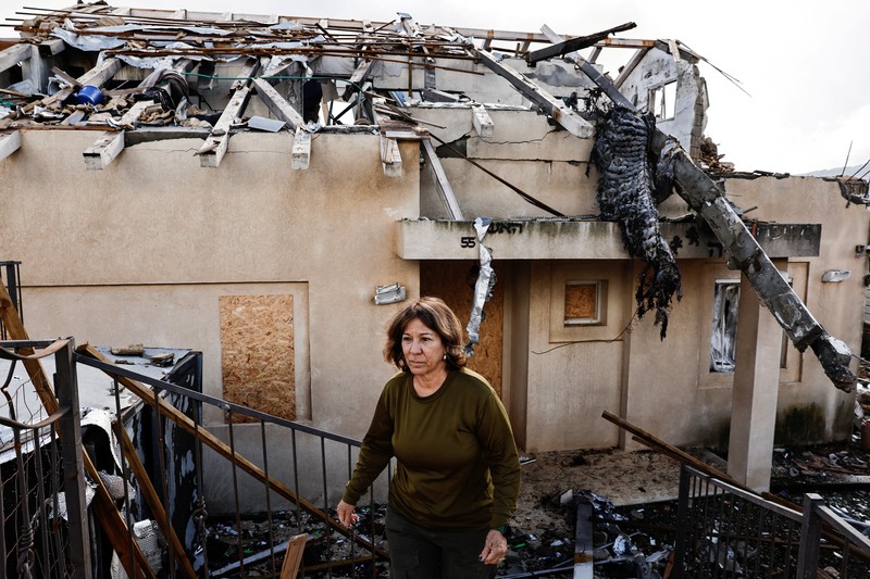 Kelompok Hizbullah membalas serangan Israel ke wilayah Lebanon. Mereka melancarkan serangan artileri terhadap pasukan Israel di seberang perbatasan, tepatnya di Metula yang ada di wilayah Israel bagian utara. (REUTERS/Thomas Peter)