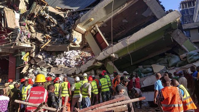 Ngeri! Potret Gedung 4 Lantai Ambruk, 13 Tewas Tertimpa Bangunan