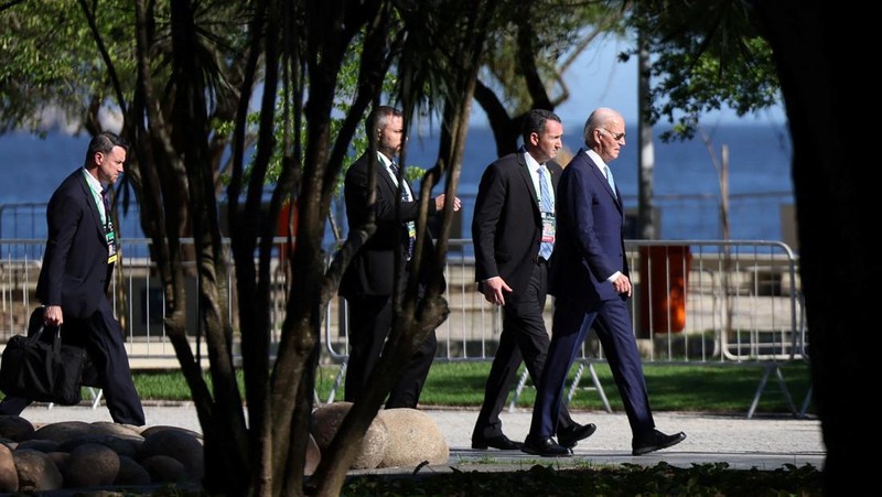 Para pemimpin G20 menghadiri acara peluncuran Aliansi Global Melawan Kelaparan dan Kemiskinan pada KTT G20 di Museum Seni Modern di Rio de Janeiro, Brasil pada Senin, 18 November 2024. (REUTERS/Leah Millis)